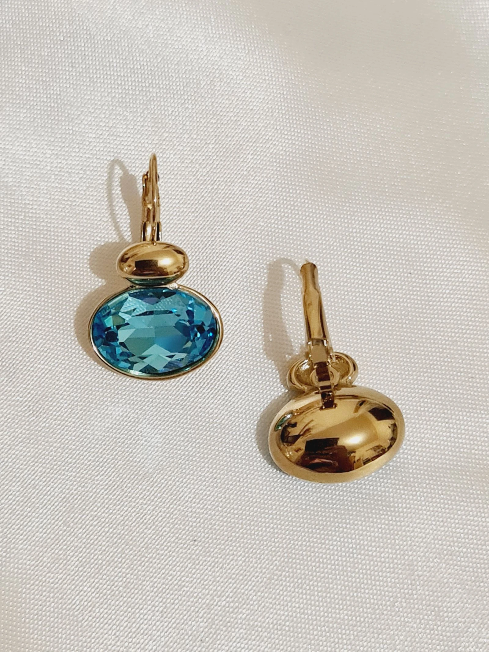 Boucles d'oreilles dorées cristaux bleus  – photo 3